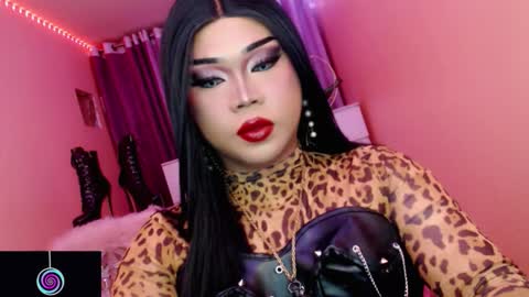 Snapshot of amiadoll chatting on October 9, 2025, 1:42 pm Queen Mireska online show from October 9, 2025, 1:42 pm