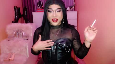 Snapshot of amiadoll chatting on October 10, 2025, 2:05 pm Queen Mireska online show from October 10, 2025, 2:05 pm