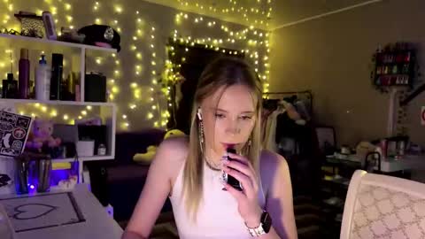 Snapshot of amily_sunray chatting on February 25, 2026, 2:16 pm Amily online show from February 25, 2026, 2:16 pm