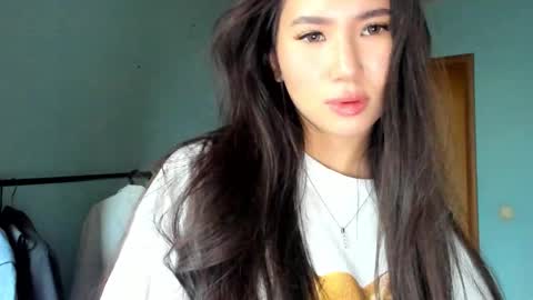 Snapshot of amina_artin chatting on October 24, 2025, 12:01 pm Amina online show from October 24, 2025, 12:01 pm