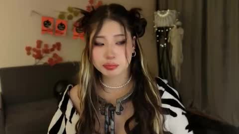 aminasaffron online show from October 26, 2025, 4:35 pm