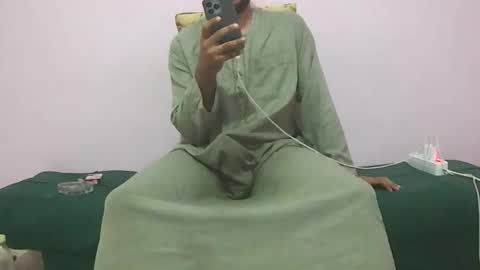 Amir online show from November 3, 2025, 11:26 pm