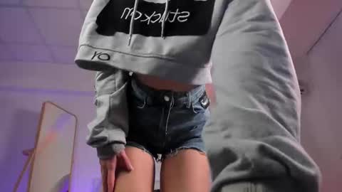 Snapshot of amira_blush chatting on December 1, 2025, 4:01 pm AMIRA WOW online show from December 1, 2025, 4:01 pm