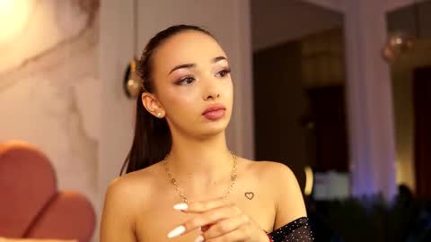 Amiraveyl online show from September 29, 2025, 9:30 pm