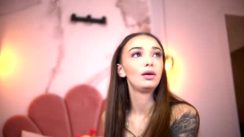 Amiraveyl online show from November 9, 2025, 7:28 am