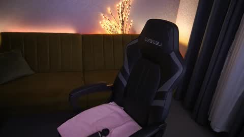 amivibe online show from November 9, 2025, 8:45 am