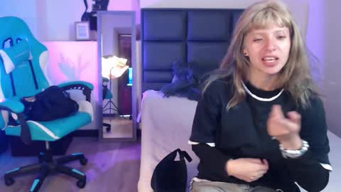 Amnesia online show from November 11, 2025, 1:00 pm