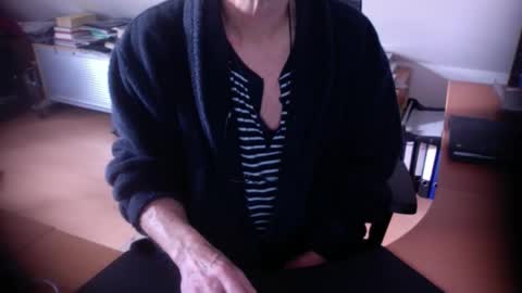 Amor2200 online show from November 22, 2025, 10:47 am