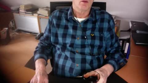 Amor2200 online show from February 12, 2026, 10:10 am