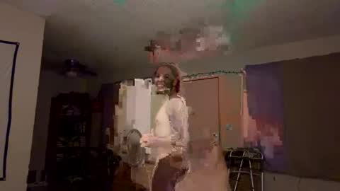 Snapshot of amorebeastly chatting on November 24, 2025, 2:44 am Amor online show from November 24, 2025, 2:44 am