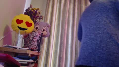 amorelara online show from April 5, 2026, 6:43 am