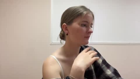 amorelle_ online show from April 26, 2026, 9:12 pm