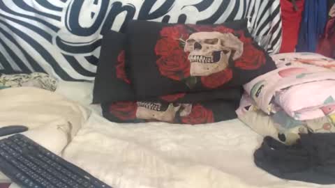 Amuy online show from December 2, 2025, 5:02 am