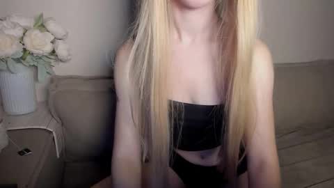Snapshot of amy1_1 chatting on September 13, 2025, 1:27 am amy1_1 online show from September 13, 2025, 1:27 am