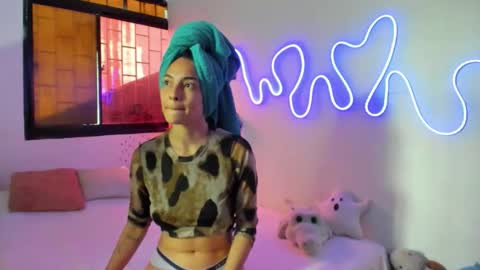 AmyEloise online show from November 1, 2025, 7:05 pm