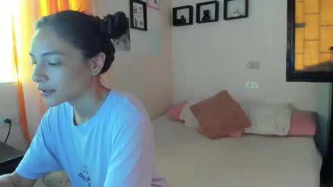 AmyEloise online show from November 10, 2025, 4:06 pm