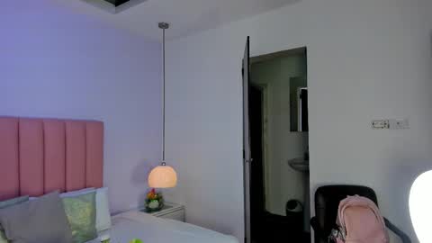 Aleja   online show from November 10, 2025, 2:54 am