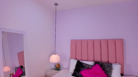 Aleja   online show from November 11, 2025, 2:55 am