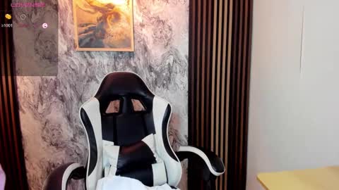 Snapshot of amy_innocent_ chatting on October 9, 2025, 8:29 pm Amy online show from October 9, 2025, 8:29 pm