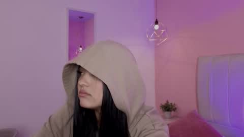 amy_saenz_ online show from September 13, 2025, 9:42 am