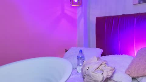 amy_saenz_ online show from October 2, 2025, 10:11 am