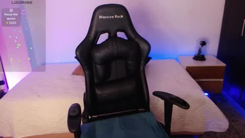 Mia Cristancho online show from November 10, 2025, 10:09 pm