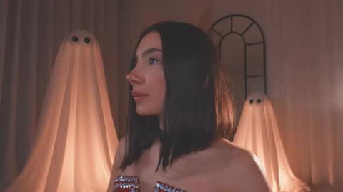 Amy Armstrong online show from October 14, 2025, 12:55 am