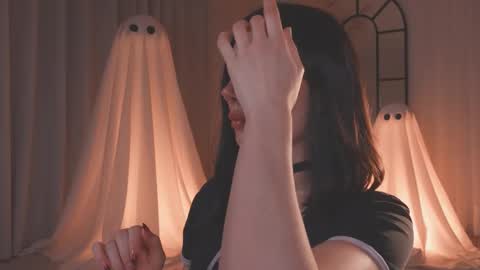 Amy Armstrong online show from October 18, 2025, 12:13 am