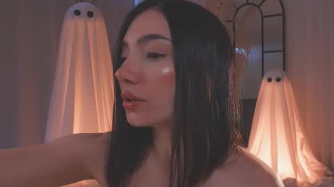 Amy Armstrong online show from October 19, 2025, 2:07 pm