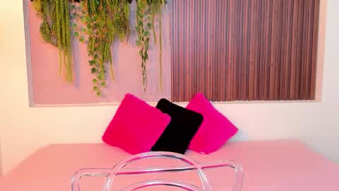 Snapshot of amybarton chatting on October 3, 2025, 4:26 pm My name is AMY... Nice to meet you thumb up me please its important online show from October 3, 2025, 4:26 pm