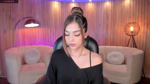 Snapshot of amydavis_ chatting on December 6, 2024, 6:28 pm Amy online show from December 6, 2024, 6:28 pm