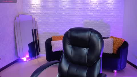 Snapshot of amydavis_ chatting on December 27, 2024, 7:35 pm Amy online show from December 27, 2024, 7:35 pm