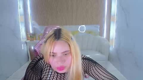 Snapshot of amyg777_s chatting on October 28, 2025, 5:44 am Amy  online show from October 28, 2025, 5:44 am