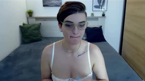 Hi there guys  My pleasure in your hands  pvt is open online show from December 16, 2025, 3:44 am