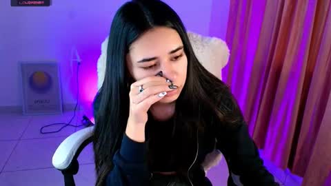 Amy ... Nice to meet u   thumb up me please its important online show from October 25, 2025, 4:53 am