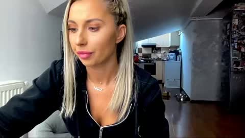 Snapshot of amyroberta92 chatting on December 19, 2024, 9:51 am amyroberta92 online show from December 19, 2024, 9:51 am
