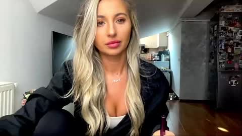 Snapshot of amyroberta92 chatting on January 23, 2025, 10:22 am amyroberta92 online show from January 23, 2025, 10:22 am