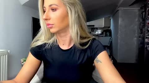 amyroberta92 online show from November 10, 2025, 7:51 am
