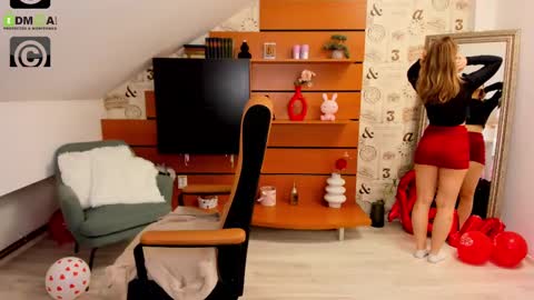 AmyRossie online show from March 10, 2025, 1:54 pm