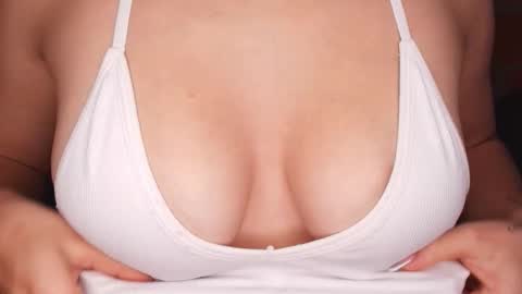 IG amyw0w   online show from December 18, 2025, 6:47 pm