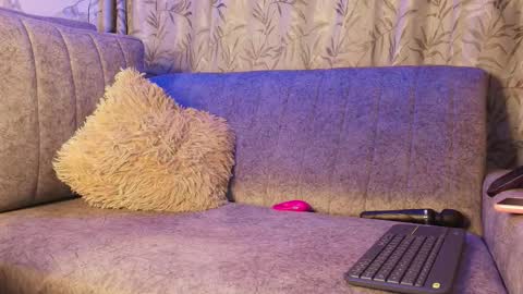 IG amyw0w   online show from January 17, 2026, 3:11 am