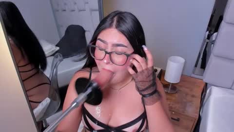 amywhitte_ online show from February 4, 2026, 7:53 pm