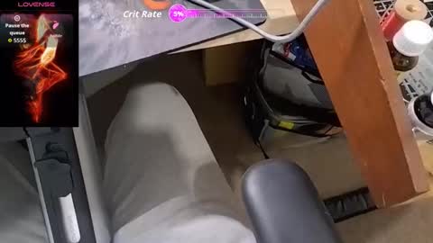 A online show from October 27, 2025, 9:13 am