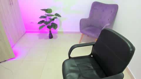 Snapshot of ana_diazz_ chatting on September 18, 2025, 10:45 pm Ana online show from September 18, 2025, 10:45 pm