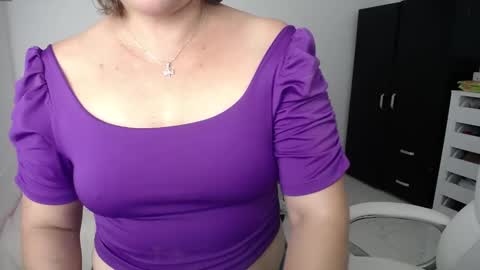 Snapshot of ana_hotmilf chatting on January 28, 2025, 11:17 am Ana online show from January 28, 2025, 11:17 am