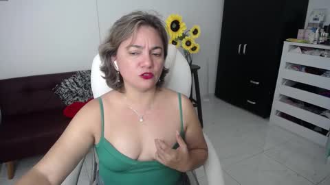 Snapshot of ana_hotmilf chatting on February 24, 2025, 1:13 am Ana online show from February 24, 2025, 1:13 am