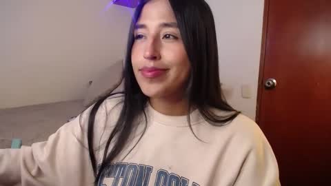 Snapshot of ana_m_ chatting on October 1, 2025, 11:55 pm Ana online show from October 1, 2025, 11:55 pm