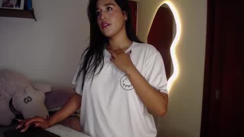 Snapshot of ana_m_ chatting on October 26, 2025, 2:17 am Ana online show from October 26, 2025, 2:17 am