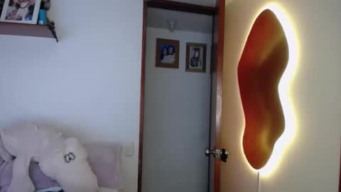 Snapshot of ana_m_ chatting on October 29, 2025, 9:33 am Ana online show from October 29, 2025, 9:33 am