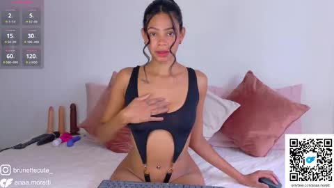 Snapshot of ana_moretti chatting on January 8, 2026, 8:11 pm ana_moretti online show from January 8, 2026, 8:11 pm